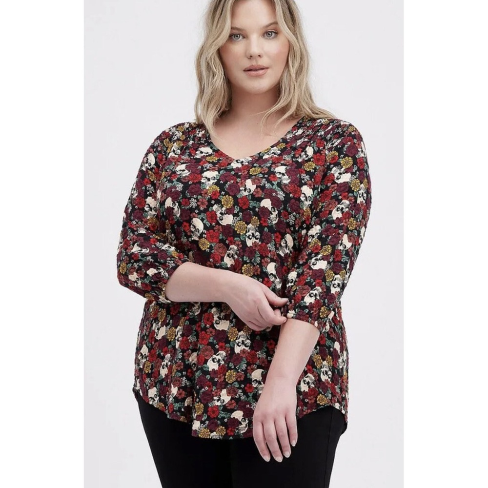 Torrid Skull Floral Red Crinkle Gauze Tunic Blouse V-Neck 3/4 Sleeve Plus Size 1